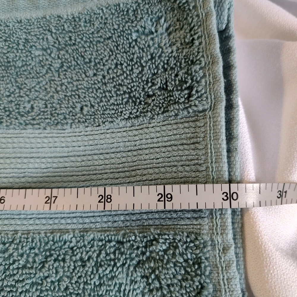 EUC Sonoma Set Of 4 Towels And 2 Bath Rugs - Picture 7 of 12